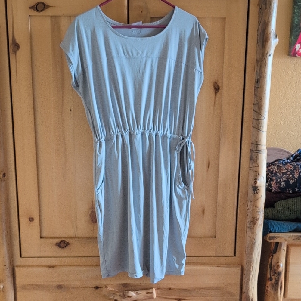 Columbia Light Gray Active Top with Teal Accent